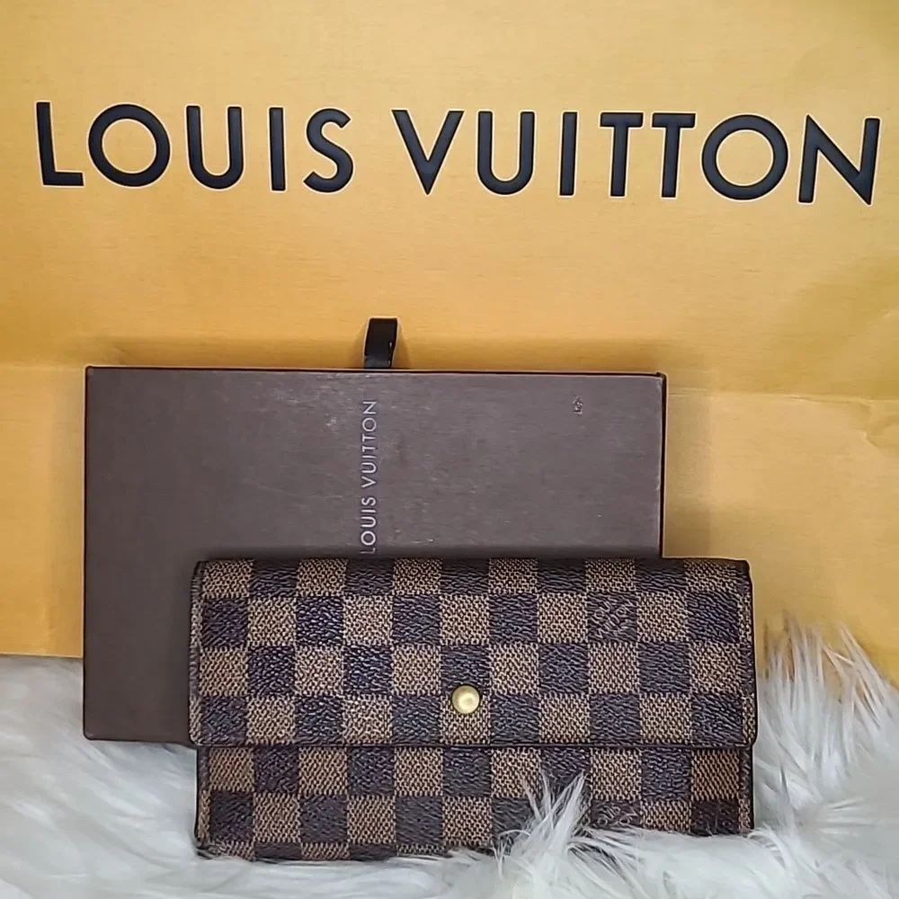 💯 Authentic Louis vuitton DE Long Wallet 🍀